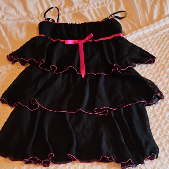 Majora Dresses & Skirts - Black Tiered Y2k Dress with Pink Trim Size 9/10